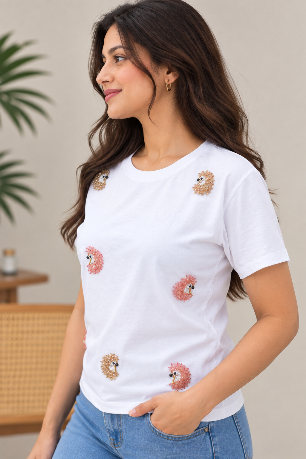 Women's White Short Sleeve T-Shirt with Colorful Decorative Beaded Animal Motifs, Casual Round Neck Top