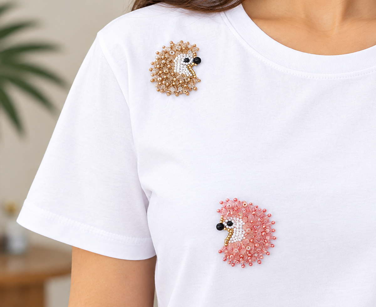 Women's White Short Sleeve T-Shirt with Colorful Decorative Beaded Animal Motifs, Casual Round Neck Top