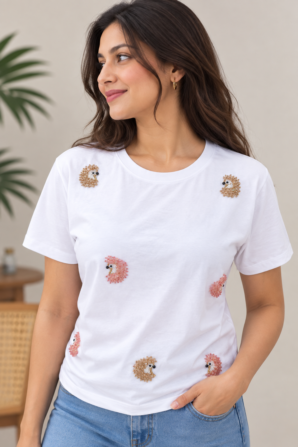 Women's White Short Sleeve T-Shirt with Colorful Decorative Beaded Animal Motifs, Casual Round Neck Top
